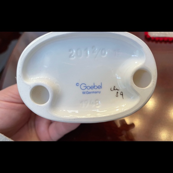 Vintage, Goebel M.J.Hummel, “Retreat to Safety”, 4inch, 201/2/0, #832, TMK 6 - Picture 4 of 10